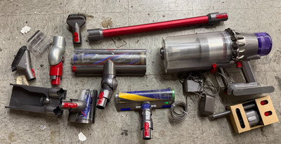Dyson v11 Outsize Cordless Vacuum Cleaner- see pics and READ