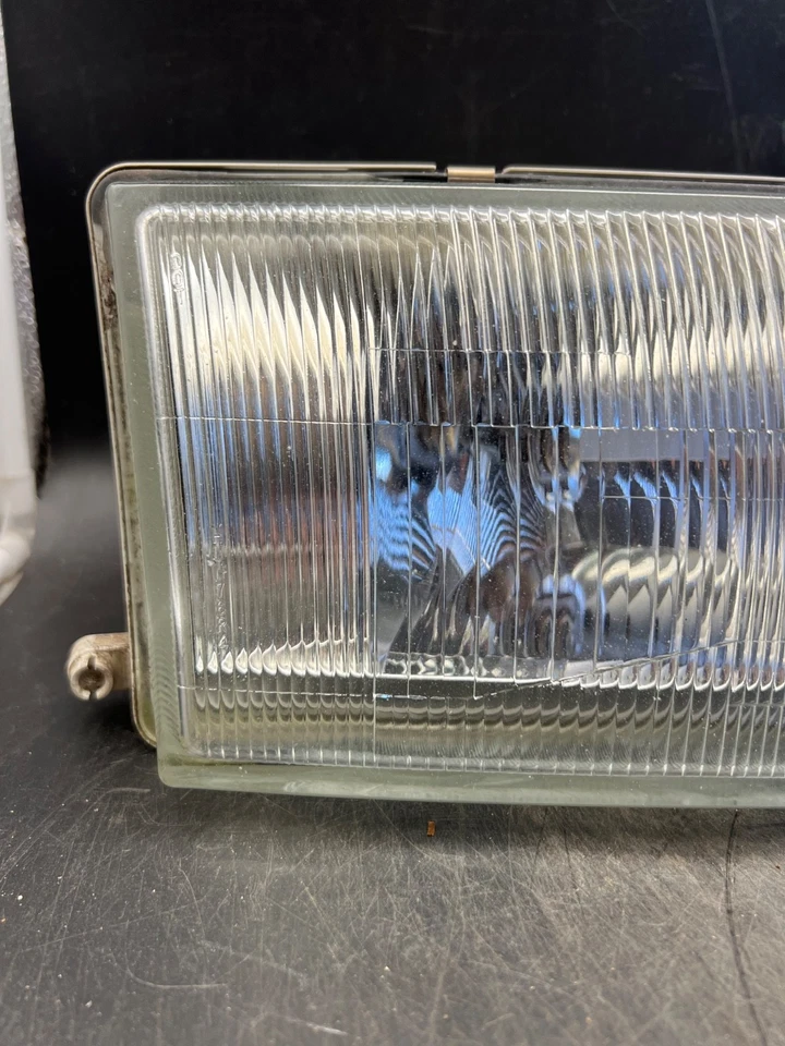 1994-1996 Infiniti Q45 OEM Passenger Side Headlight Lamp Housing Assembly 1480R - Image 4 of 4