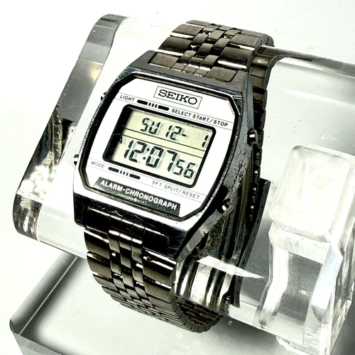 Vintage Seiko Mens A904-5199 Silver Tone Quartz Digital Watch w/ Band Working