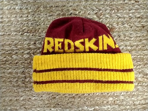 Washington Redskins Cuffed Knit Beanie Burgundy Gold Rare Football Team Vaulted - Picture 3 of 11