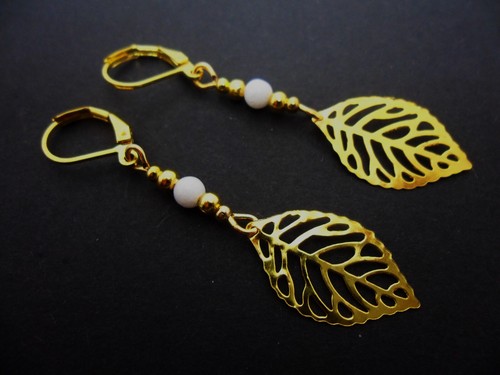 A PAIR OF GOLD COLOUR LEAF DANGLY LEVERBACK EARRINGS. CHOICE OF COLOURS. NEW. - Picture 6 of 18