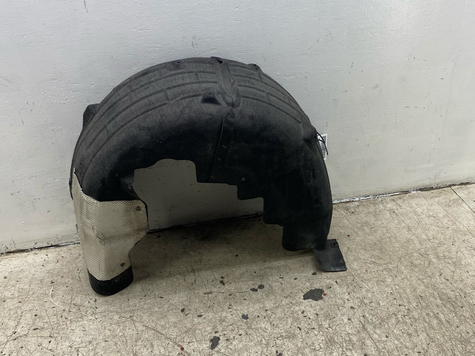 2019-2023 ASTON MARTIN VANTAGE OEM REAR LEFT INNER FENDER LINER COVER