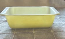 Vintage Pyrex Loaf Pan Ovenware Lemon Yellow 913   8 1/2x 41/2x 2 1/2”