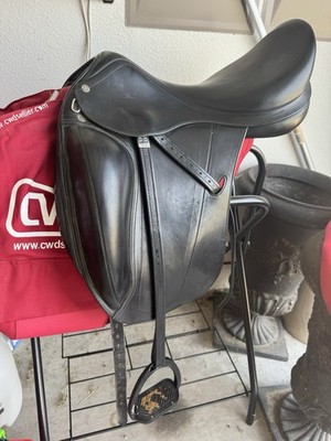 Equipe Emporio (2014) Dressage Saddle 18'' Excellent Condition!!