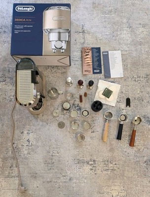 De'Longhi Dedica Arte EC 885.M, Siebträgermaschine mit großen Zubehörpaket