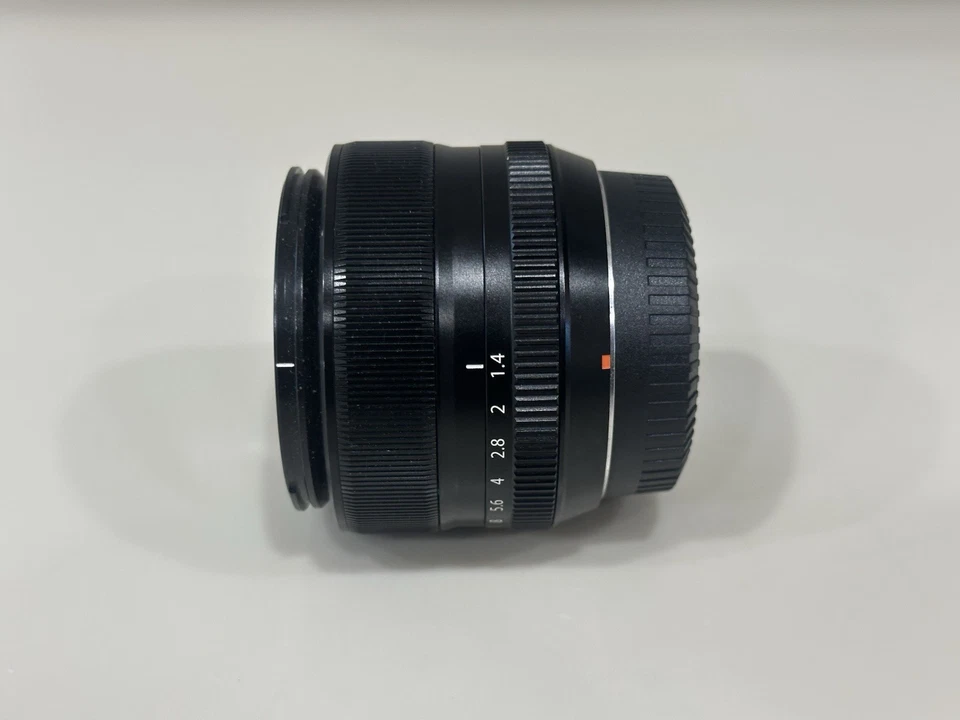 Lente asférica Fujifilm Fujinon 35 mm f/1,4 Fuji X-Mount Super EBC con capucha Foto 4 de 4