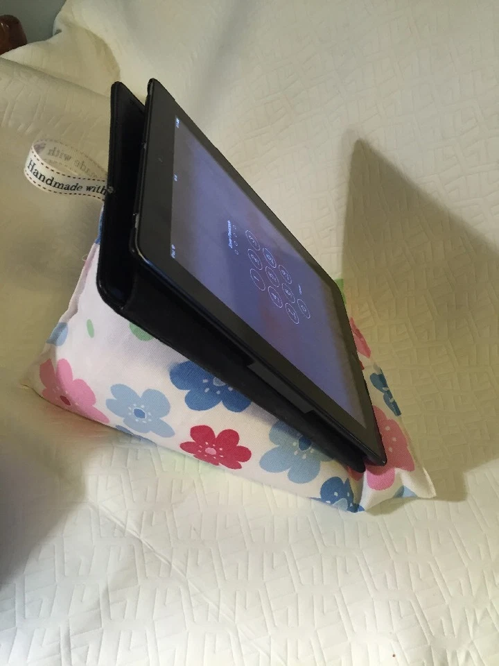 Cath Kidston Flowers Fabric Ipad Kindle Tablet BeanBag Stand Holder Cushion - Image 4 of 4