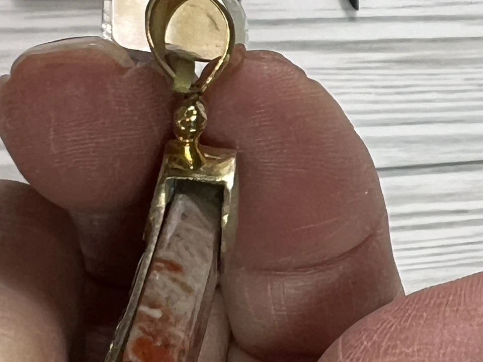 Colgante Starborn Malva Agatizado Fósil Coral Cuadrado Tono Dorado Conexión a Tierra Tauro Foto 3 de 4