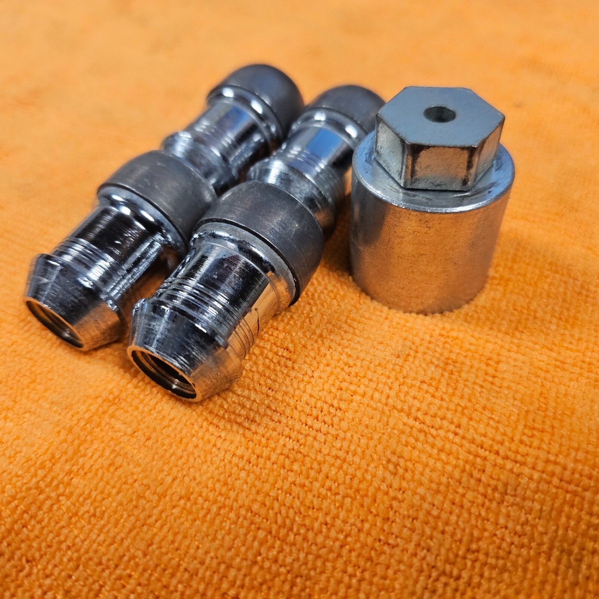 RAM CHEROKEE DURANGO WAGONEER OEM Factory Lug Lock Kit 82212564