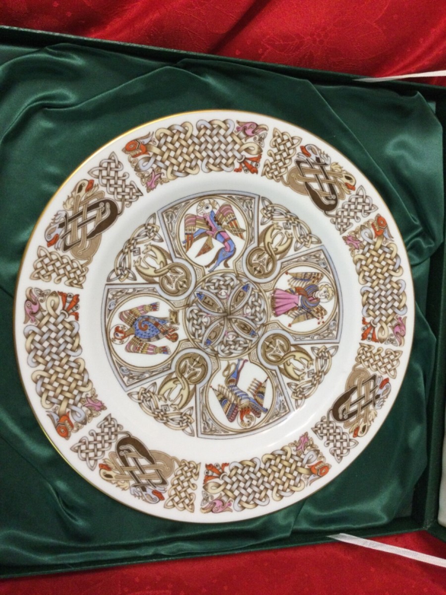 Spode Celtic Iona Collectors Plate Book Of Kells Gold Trim Celt