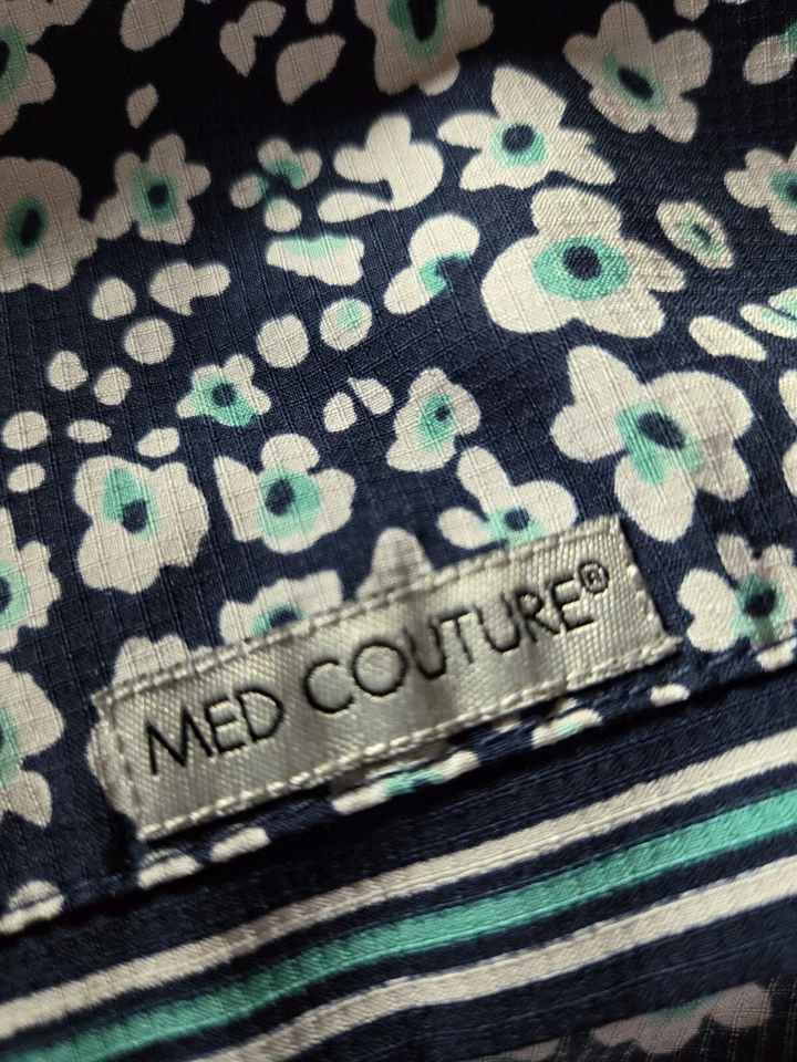 Med Couture Scrub Top Size XL-Navy/White Floral V-Neck-Chest 25.5"/L 28" - Image 4 of 4