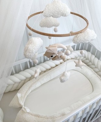 Set completo per lettino bambino: bordo intrecciato, nido per dormire, giostrina