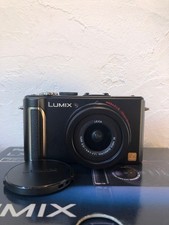 Fotocamera digitale Panasonic LUMIX LX3 con obiettivo LEICA e custodia in pelle