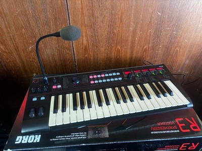 KORG R3 シンセサイザー/ボコーダー Korg R3 SYNTHESIZER/VOCODER w/box, mic, power supply Radias | eBay