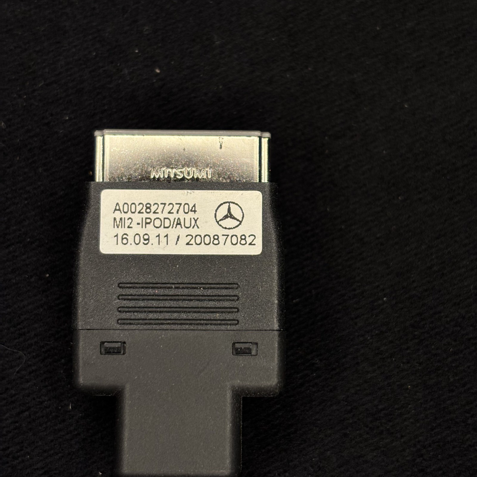 Genuine Mercedes-Benz MI iPod/AUX Connecting Adapter Cable OEM A002 827 27 04