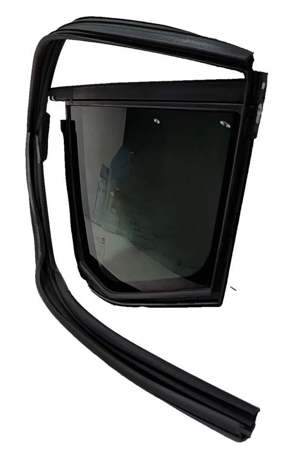 Buick Envista Rear Driver Side Door Window Fixed Glass W/ Run Channel OEM 24-25 - Imagem 4 de 4