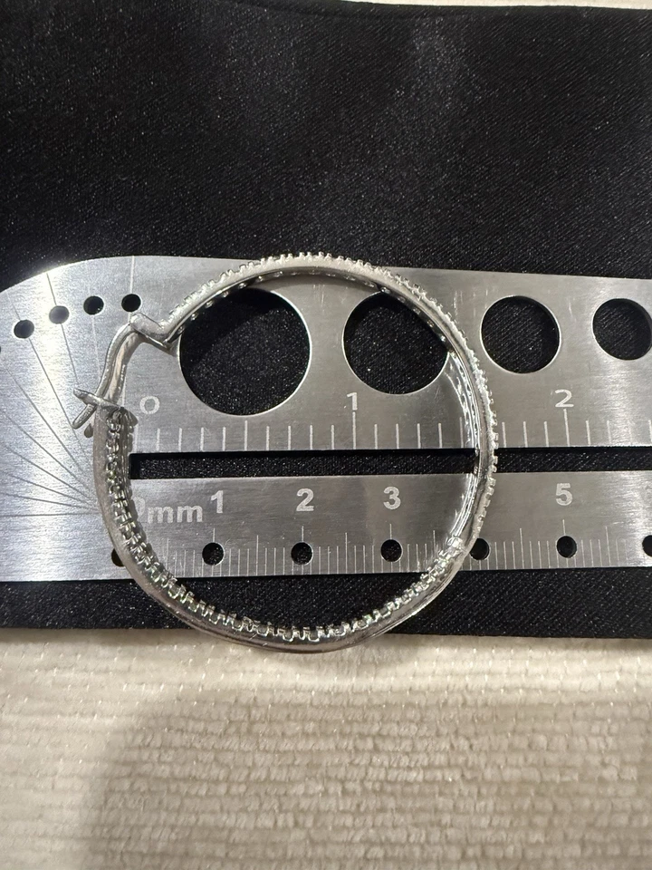 Pendientes de aro grandes de plata de ley 925 maciza sin fin de circonita cúbica pavé Foto 3 de 4