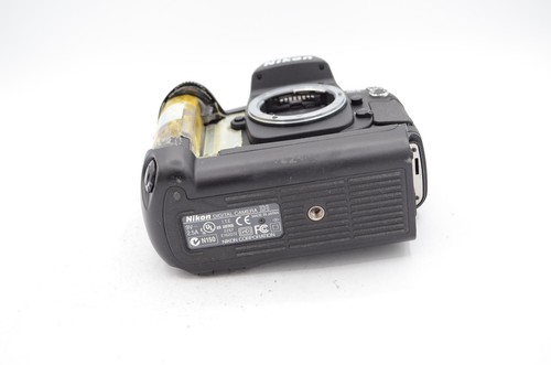 Nikon D1 Digital Camera Body (2.7MP) Camera Body only For Parts - Picture 6 of 6