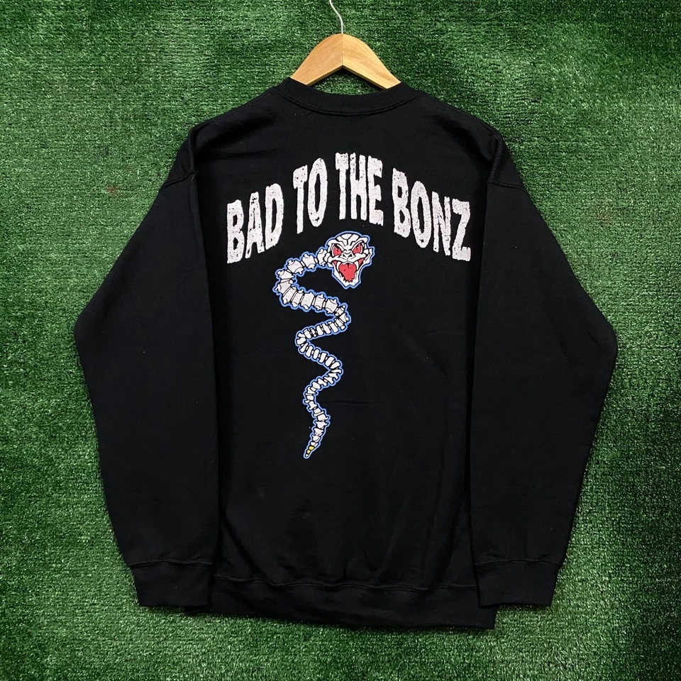 Suéter cuello redondo Steve Austin Stone Cold de la WWE Legends talla mediana Foto 3 de 4