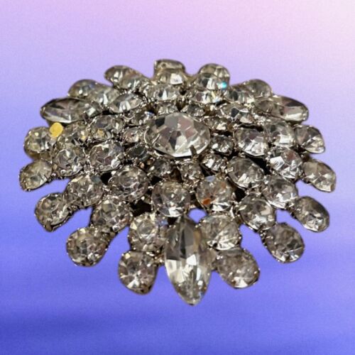 Vintage Sparkle and Shine faceted Rhinestones Snowflake pin Brooch - Picture 6 of 7