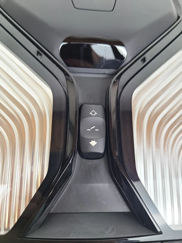 2017-2020 BMW 530I G30 FRONT ROOF OVERHEAD CONSOLE DOME LIGHT LAMP SWITCH OEM - Image 4 of 4