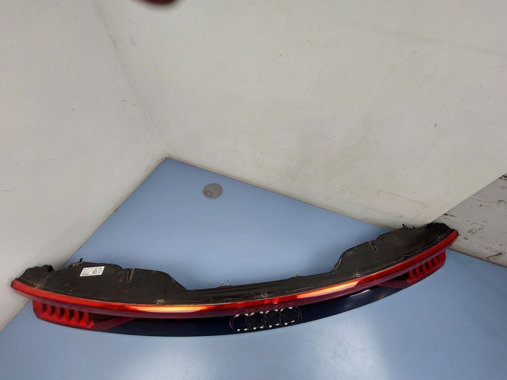 Audi Q8 2018 tailgate rear tail light lamp 4M8945095S AXP20303 | eBay