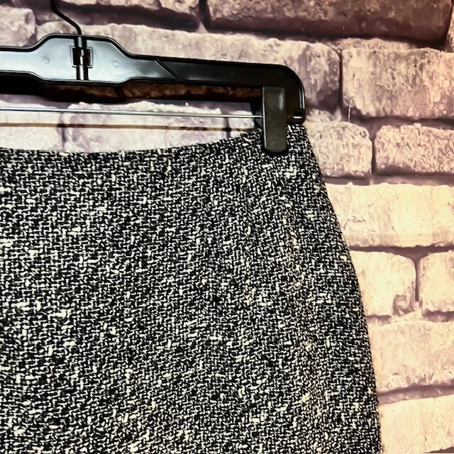 Ellen Tracy Black & White Tweed Skirt Size 8P - Image 3 of 4