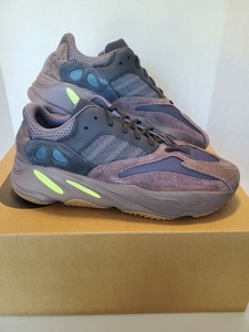 yeezy 700 mauve size 13