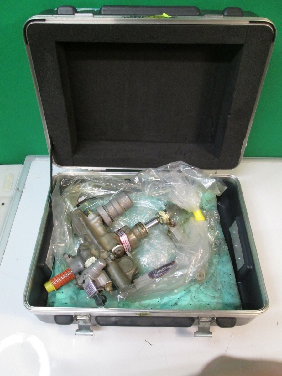 MOOG AIRCRAFT ELEVATOR PCU 3321530-11 17-568 BOEING 317100-1005  