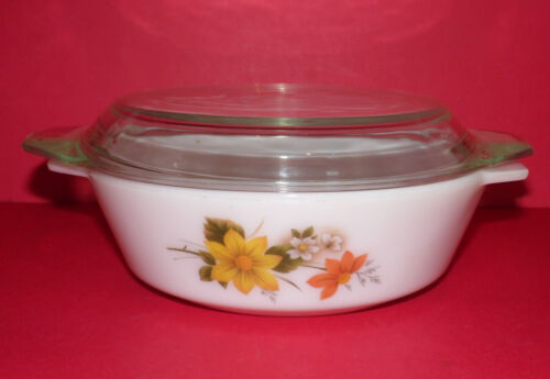 JAJ Pyrex * Vintage Lidded Casserole Dish * Autumn Glory Design * 7.5" (19.5cm) - Picture 2 of 4