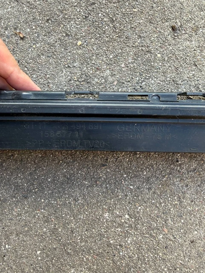 Genuine OEM Front Bumper Seal For BMW 430i 430i xDrive M4 M440i M440i xDrive - Image 4 of 4