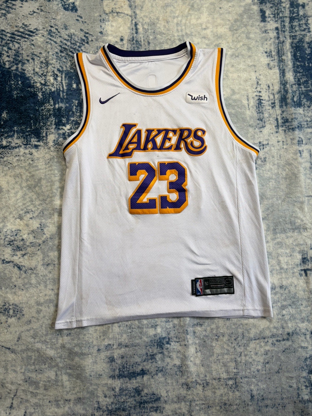 Nike NBA LeBron James Los Angeles Lakers Shirt size small 2022-2023