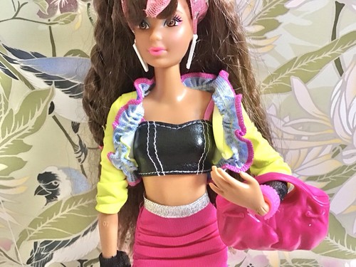Barbie Rewind 80s Edition Night Out Fashion & Accessories Brunette Doll GTJ88 - Picture 7 of 13