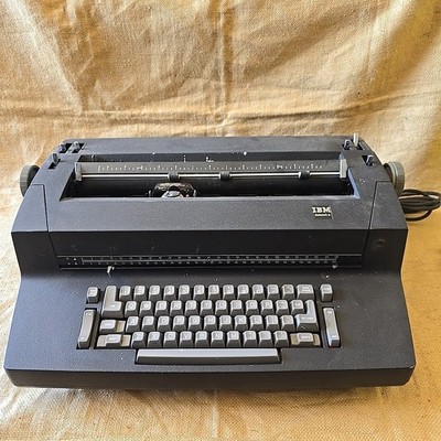 IBM SELECTRIC II Vintage Black Electric Correcting Typewriter 2