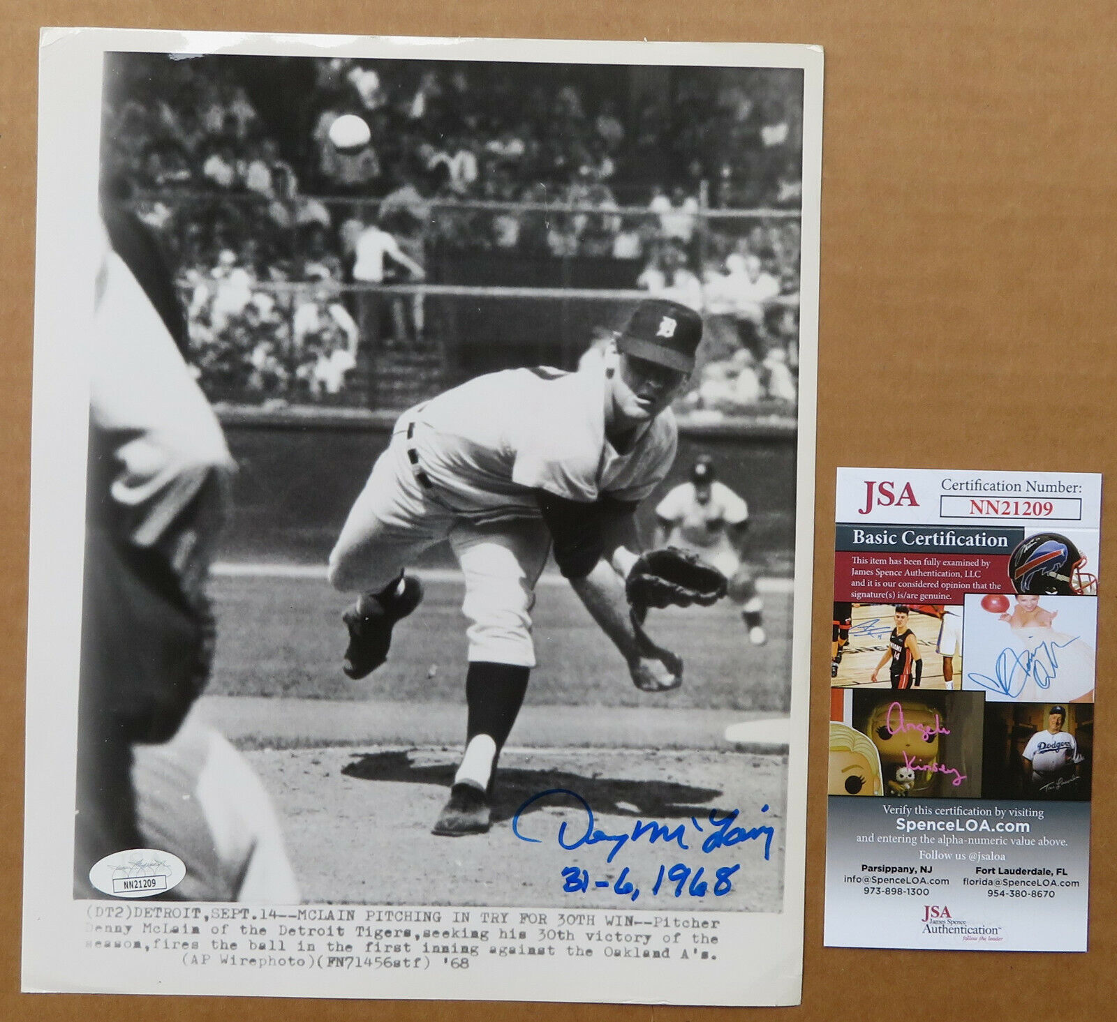 Detroit Tigers Denny McLain Signed wire photo 30th win 9-14-68 B&W SI photo  JSA