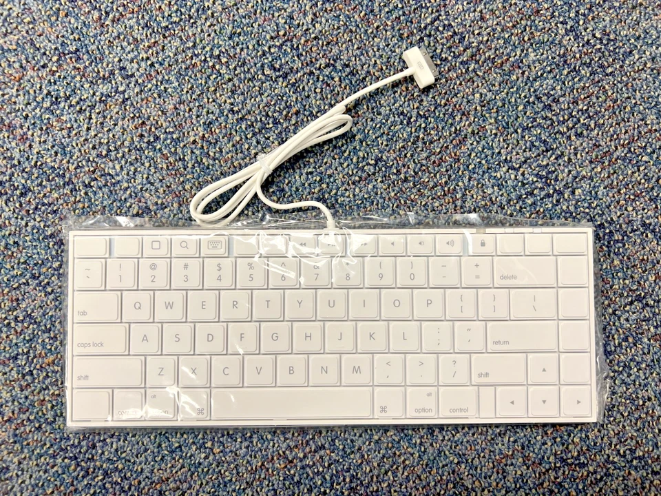 Macally iKey30 30-Pin Wired Keyboard for iPad iPhone iPod Touch - New Open Box - Image 3 of 4