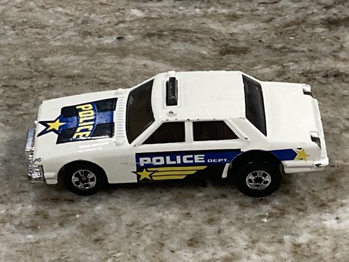 Hot Wheels Squadbod Body Swappers Police Dept. Low & Sassy Chassis Diecast B070 - Imagen 6 de 10