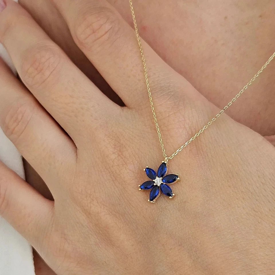 Colgante floral de 3 quilates con zafiro azul y circonita cúbica talla marquesa enchapado en oro amarillo de 14 quilates Foto 3 de 4
