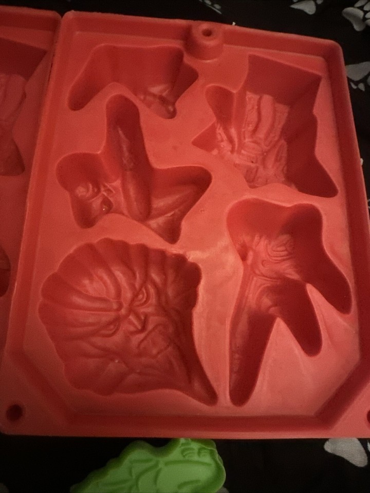 Power Ranger Jello Jiggler Mold Red 1995 2 Pcs Plus 2 TNMNT Cookie