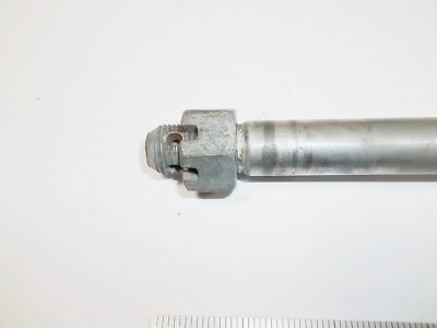 アラブ SUZUKI 80 81 82 GS550L REAR WHEEL AXLE 64711-47200 GS550 GS 550L