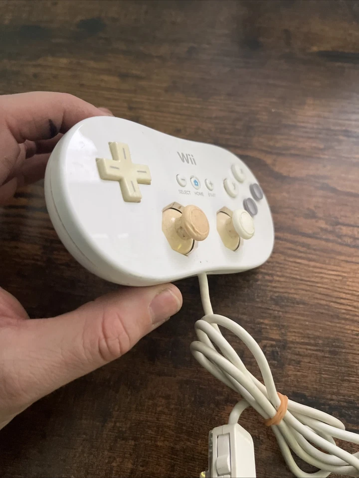 Official OEM White Nintendo Wii Classic Controller RVL-005 ~ Tested & Working - Image 2 of 4