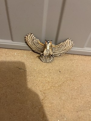 Safari Ltd Great Horned Owl Figurine Flying Wings Spread Wildlife Bird Figure
