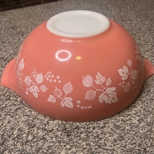 Pyrex Gooseberry - Pink # 444 Vintage Cinderella 4 Qt Mixing Bowl