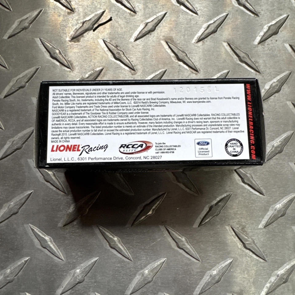 Brad Keselowski 2015 #2 Miller Genuine Draft Penske Fusion 1/64 Copa NASCAR Foto 2 de 2