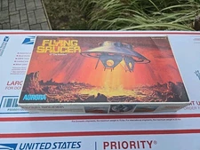 Aurora 1975 The Invaders TV UFO Flying Saucer Vintage Model Kit, READ, *AS IS*