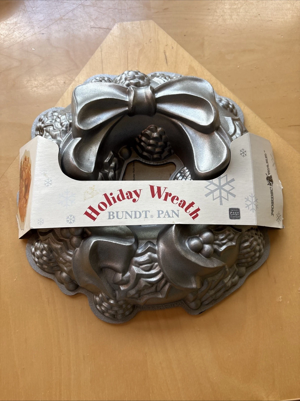 NORDIC WARE PLATINUM COLLECTION HOLIDAY WREATH BUNDT PAN 9” NOS NEW
