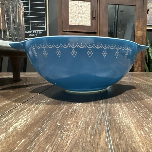 Pyrex Snowflake Garland #444 1972 Vintage Large Cinderella Bowl 4 Qt. Blue White