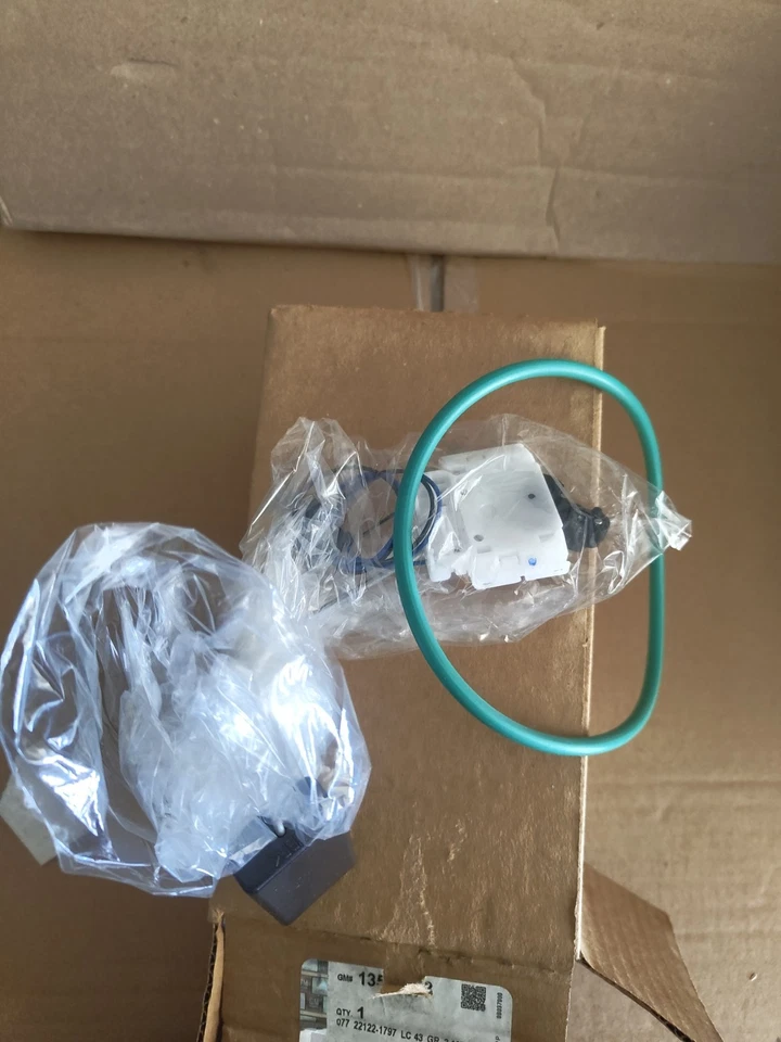 Nuevo Kit Sensor Nivel Combustible GM Original Parte 13535373 AC Delco Parte 13535373 Foto 2 de 3