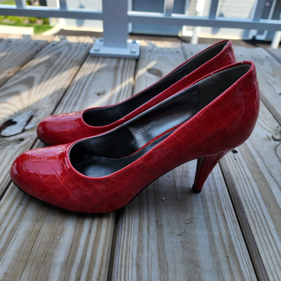 Zapatos de salón Gabriella Rocha rojo charol cocodrilo nuevos con etiquetas punta redonda choo Volusia talla 9,5 Foto 2 de 4