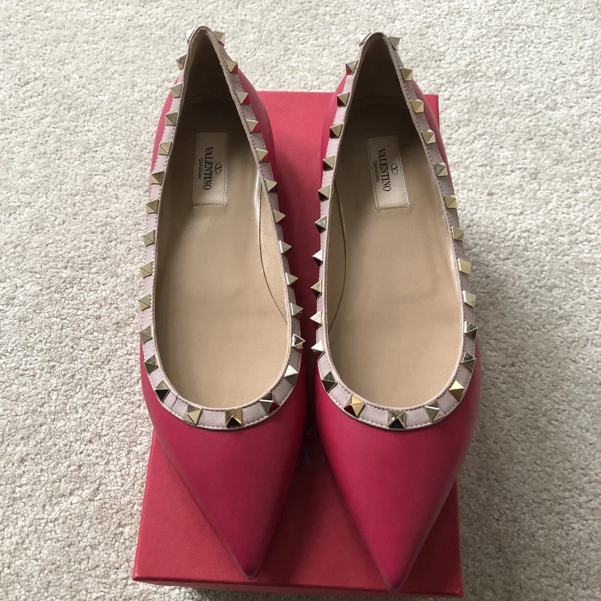 Studded flats top like valentino